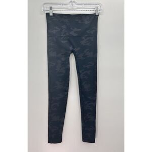 Spanx Seamless‎ Crop Legging Medium Camo Slimming Workout